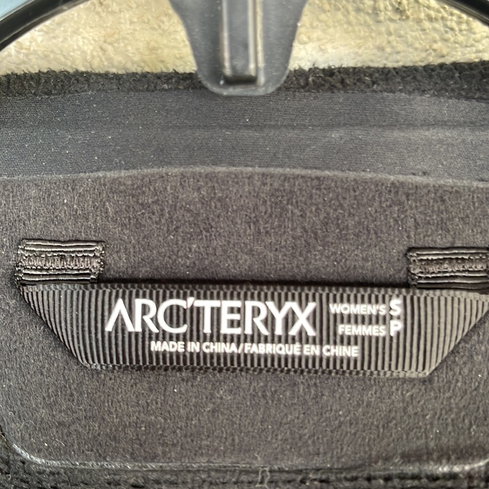 Arc’teryx Wind Jacket - image 2